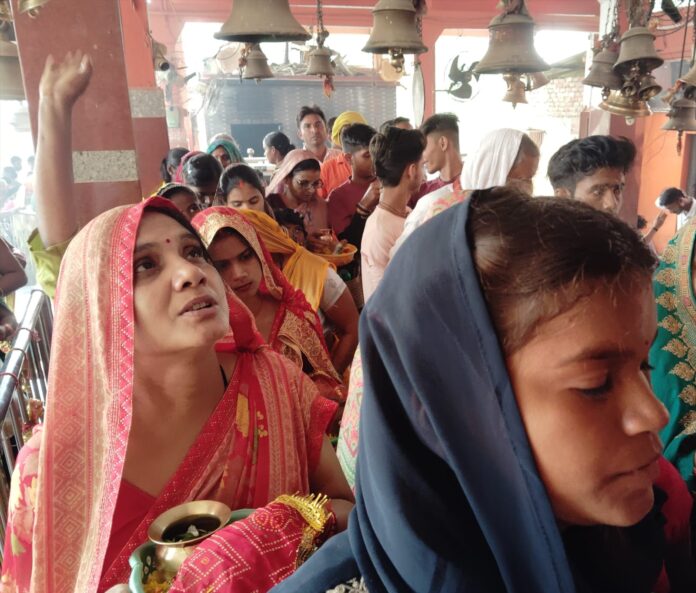 बदेवरानाथ धाम में जलाभिषेक