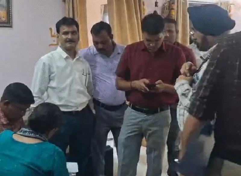 नगर निगम स्वास्थ्य अधिकारी के घर ईओडब्ल्यू की छापेमारी, बड़े पैमाने पर भ्रष्टाचार का आरोप