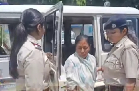 नौकरी दिलाने का झांसा देकर लाखों की ठगी! तृणमूल की पंचायत सदस्य गिरफ्तार नौकरी दिलाने का झांसा देकर लाखों की ठगी! तृणमूल की पंचायत सदस्य गिरफ्तार