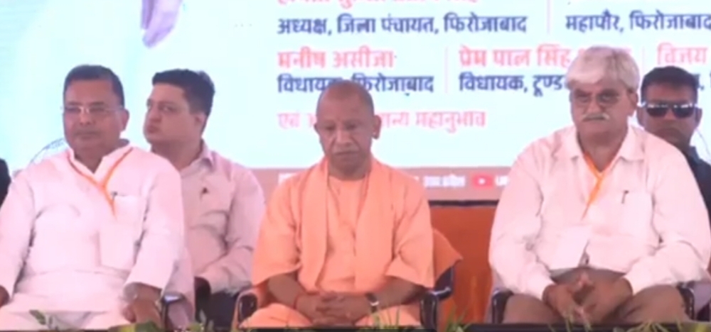 मुख्यमंत्री का मंच पर संबोधन: नई दिशा और उम्मीदें मुख्यमंत्री का मंच पर संबोधन