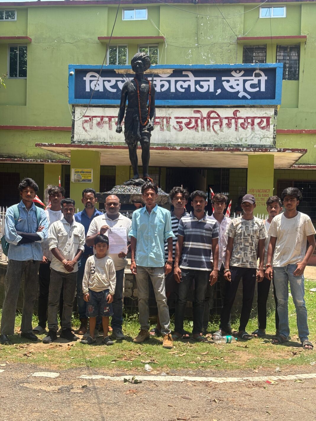 बिरसा कॉलेज में छात्र संगठन गठन की मांग! जेएलकेएम ने प्राचार्य को सौंपा ज्ञापन बिरसा कॉलेज में छात्र संगठन गठन की मांग! जेएलकेएम ने प्राचार्य को सौंपा ज्ञापन