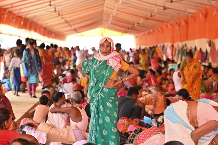 असम में अंबुबासी मेले की धूम: कामाख्या रेलवे स्टेशन पर उमड़ी श्रद्धालुओं की भीड़ असम में अंबुबासी मेले की धूम: कामाख्या रेलवे स्टेशन पर उमड़ी श्रद्धालुओं की भीड़