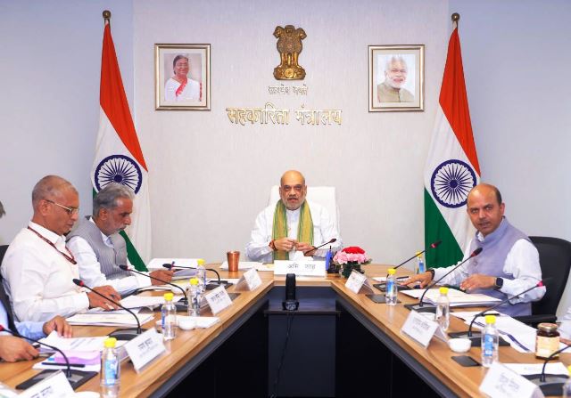 केंद्रीय गृह मंत्री अमित शाह ने की उच्चस्तरीय समीक्षा बैठक केंद्रीय गृह मंत्री अमित शाह ने की उच्चस्तरीय समीक्षा बैठक