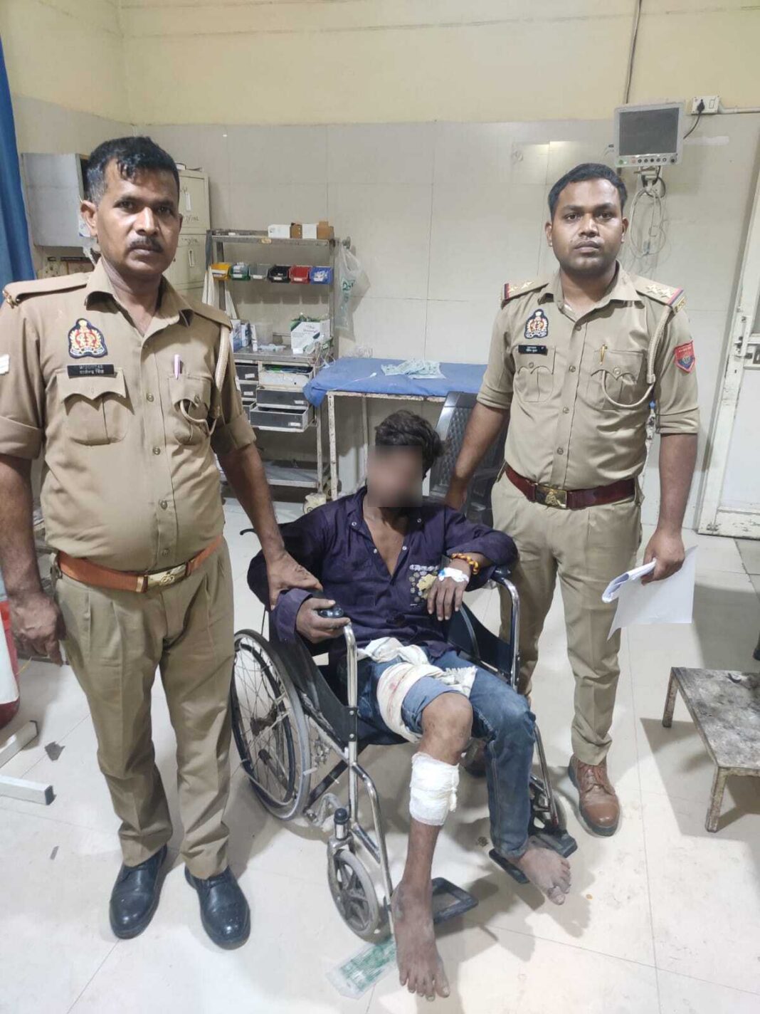 फिरोजाबाद मुठभेड़ में दो शातिर वाहन चोर गिरफ्तार, एक बदमाश के पैर में लगी गोली फिरोजाबाद मुठभेड़ में दो शातिर वाहन चोर गिरफ्तार, एक बदमाश के पैर में लगी गोली