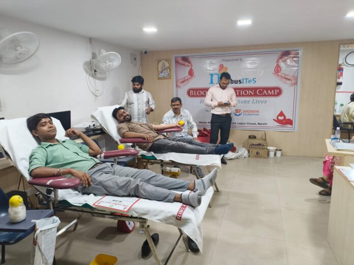 रक्तदान महादान: सामाजिक सेवा की मिसाल पेश करते रक्तदान शिविर में उमड़ा जनसैलाब रक्तदान महादान: सामाजिक सेवा की मिसाल पेश करते रक्तदान शिविर में उमड़ा जनसैलाब