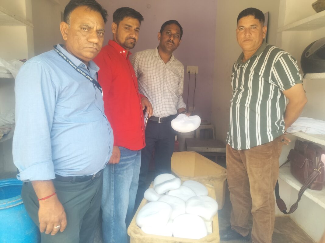 खाद्य सुरक्षा विभाग की बड़ी कार्रवाई: 450 किलो संदिग्ध पनीर को किया गया नष्ट संदिग्ध पनीर नष्ट