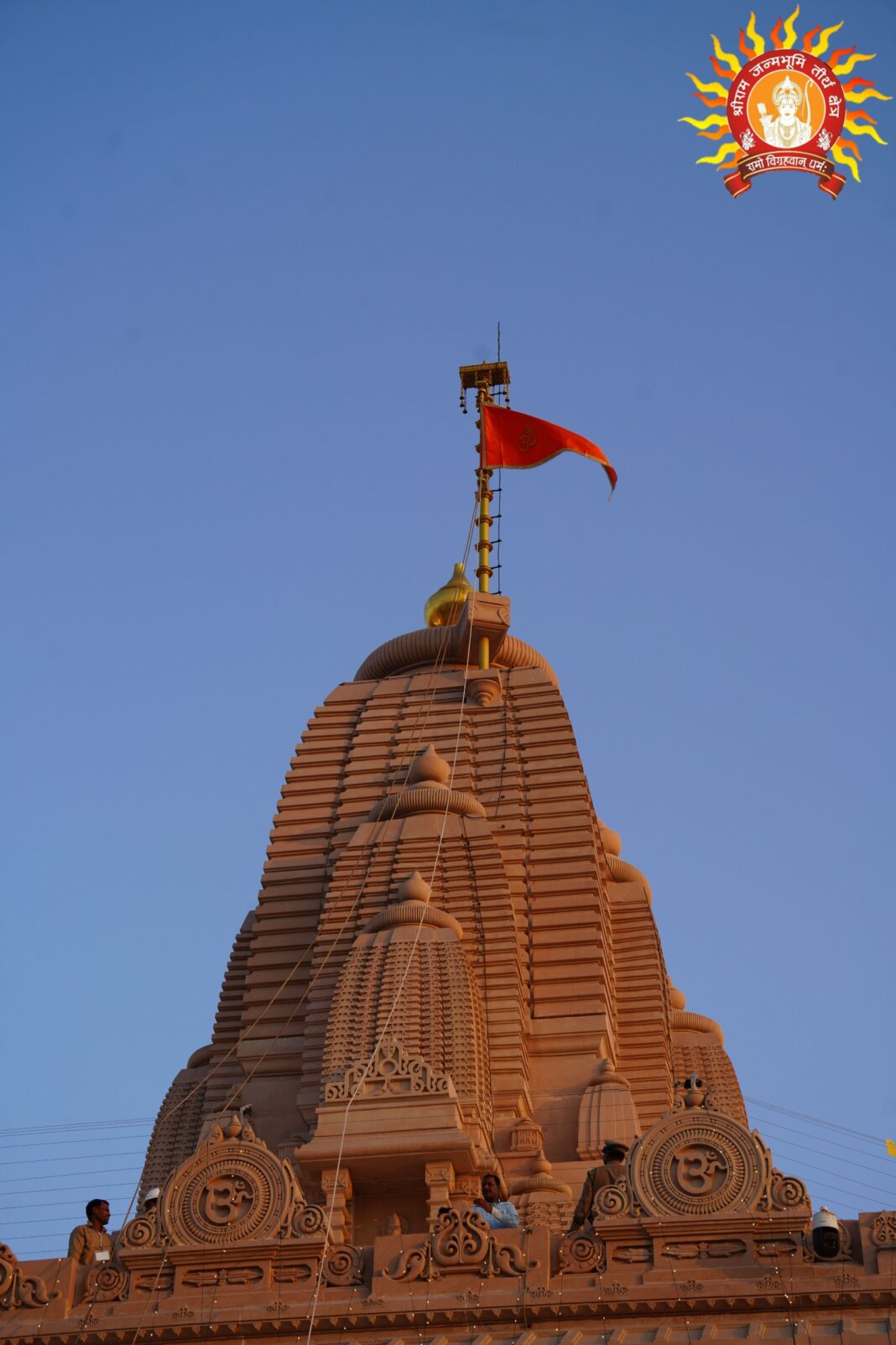 राम मंदिर के दुर्गा मंदिर पर ध्वजारोहण समारोह राम मंदिर के दुर्गा मंदिर पर ध्वजारोहण समारोह