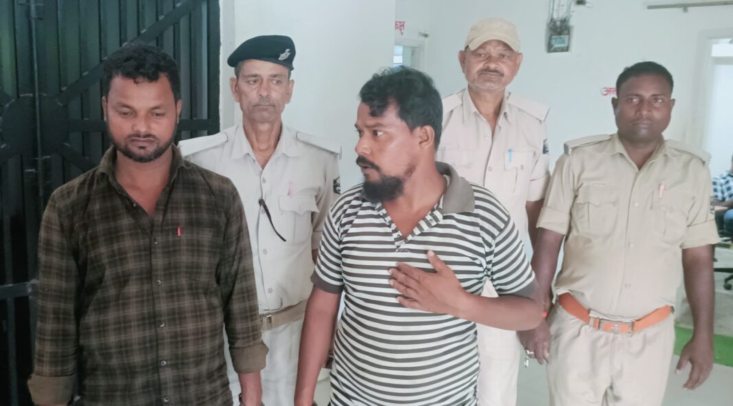 बिहार के अररिया में बड़ा एक्शन: पुलिस ने कई आरोपियों को किया गिरफ्तार बिहार के अररिया में बड़ा एक्शन: पुलिस ने कई आरोपियों को किया गिरफ्तार