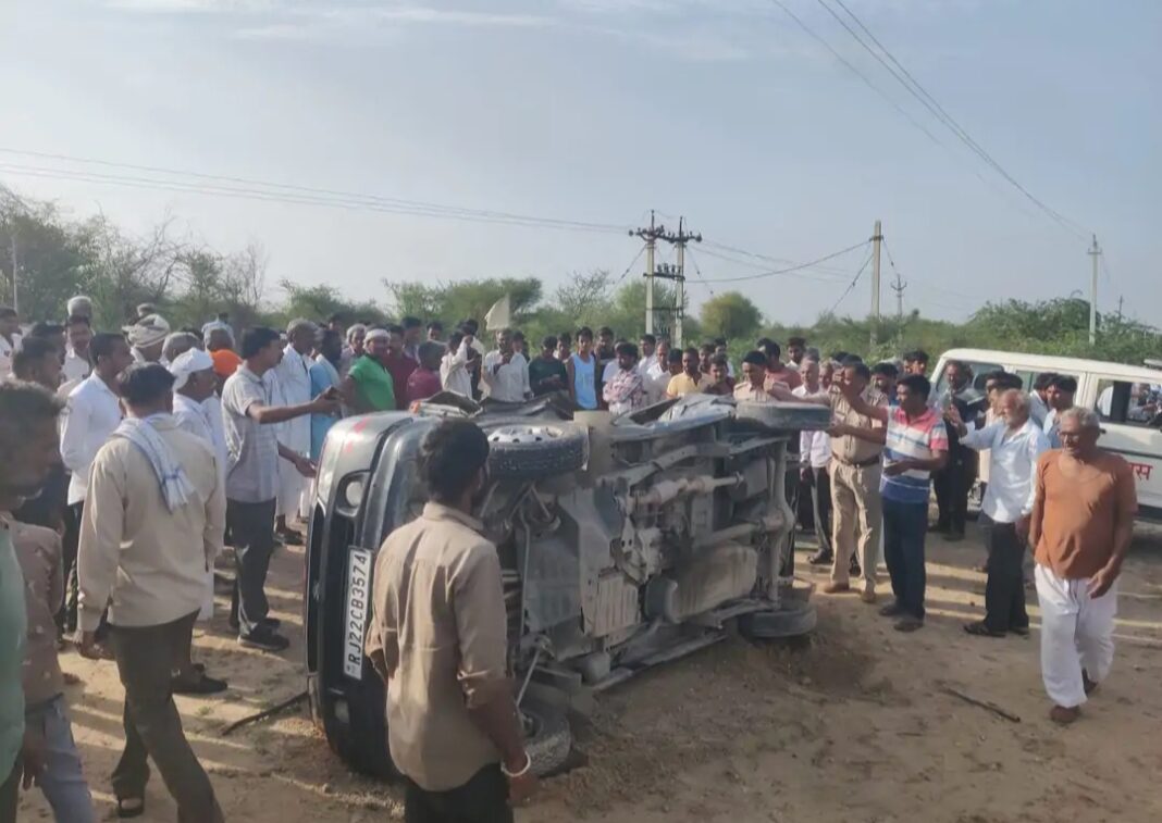भीषण सड़क हादसा: कई लोग घायल, मची अफरा-तफरी सड़क हादसा