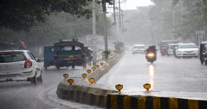 भारी बारिश से बाढ़ भारी बारिश से बाढ़