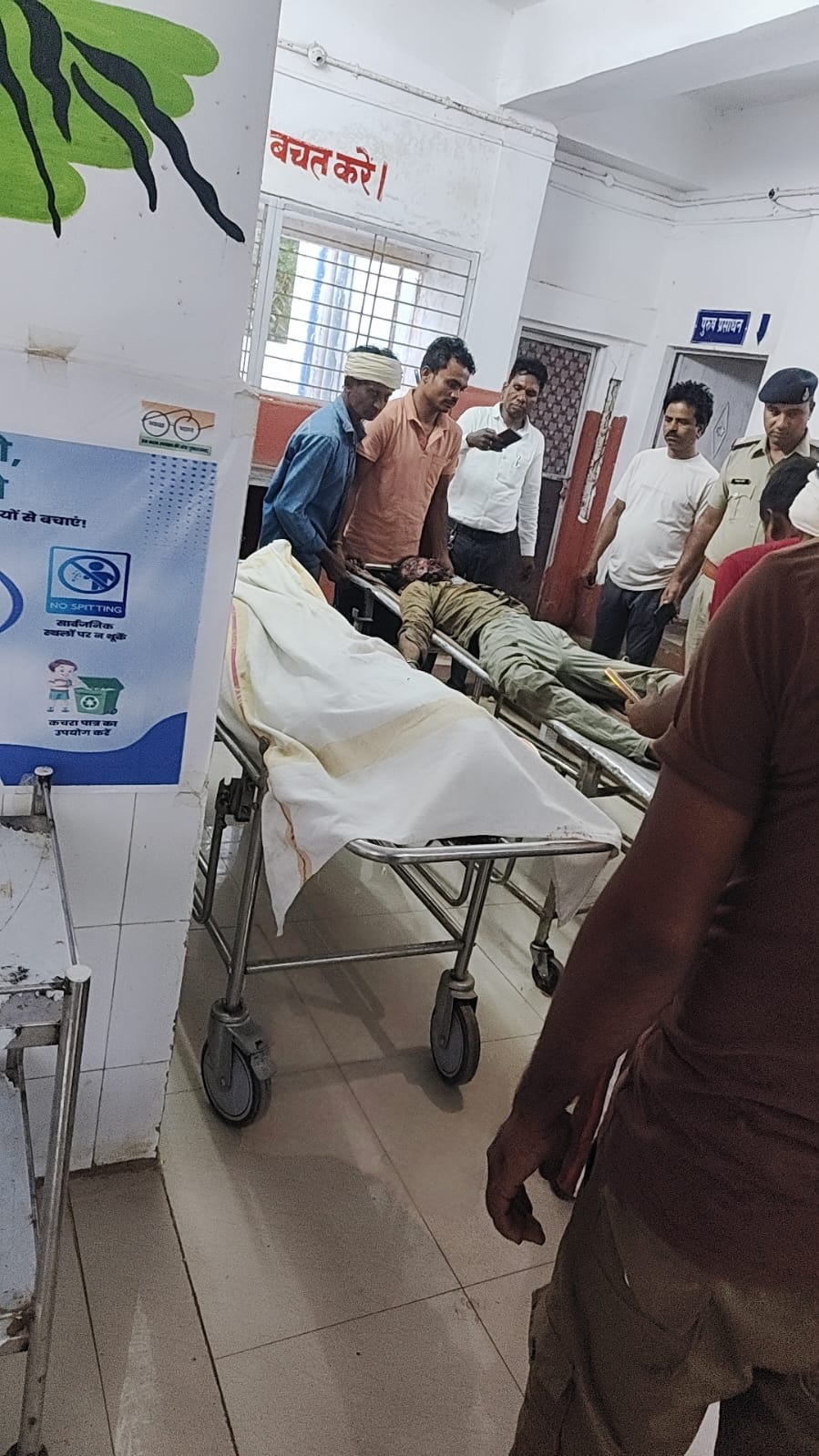 पुष्पराजगढ़ में सामुदायिक स्वास्थ्य केंद्र को नुकसान, स्वास्थ्य सेवाओं पर पड़ सकता है असर पुष्पराजगढ़ सामुदायिक स्वास्थ्य केंद्र को नुकसान