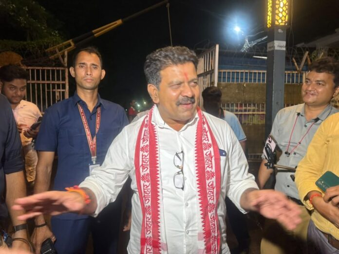 उप मुख्यमंत्री विजय शर्मा बैठक के बाद उप मुख्यमंत्री विजय शर्मा बैठक के बाद