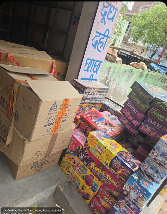 घर-घर जाकर की गई जांच में बड़ा खुलासा, अवैध विस्फोटक सामग्री का जखीरा बरामद घर-घर जाकर की गई जांच में बड़ा खुलासा, अवैध विस्फोटक सामग्री का जखीरा बरामद
