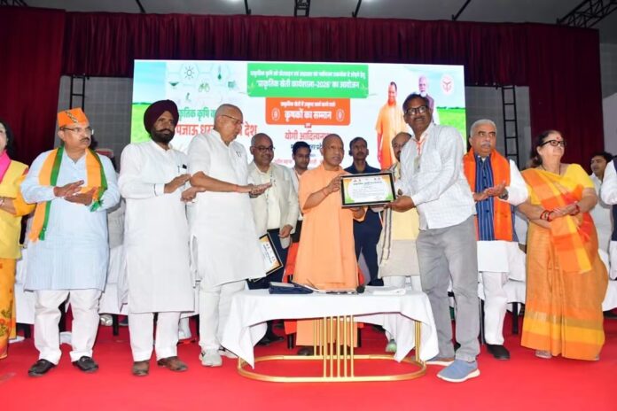 मुख्यमंत्री से सम्मान पाने वाले किसान सुनील सिंह
