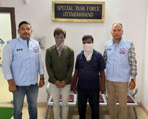 पुलिस ने गिरफ्तार आरोपियों को मीडिया के सामने पेश किया पुलिस ने गिरफ्तार आरोपियों को मीडिया के सामने पेश किया
