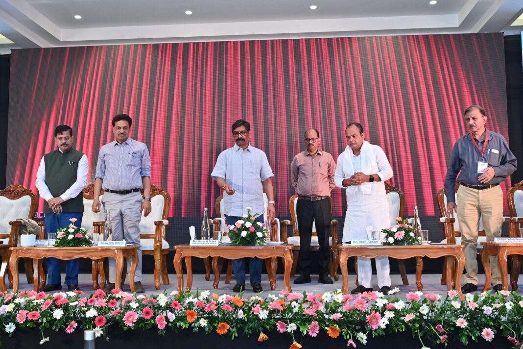 मुख्यमंत्री सहित कई वरिष्ठ नेताओं ने की बड़ी घोषणा मुख्यमंत्री सहित कई वरिष्ठ नेताओं ने की बड़ी घोषणा