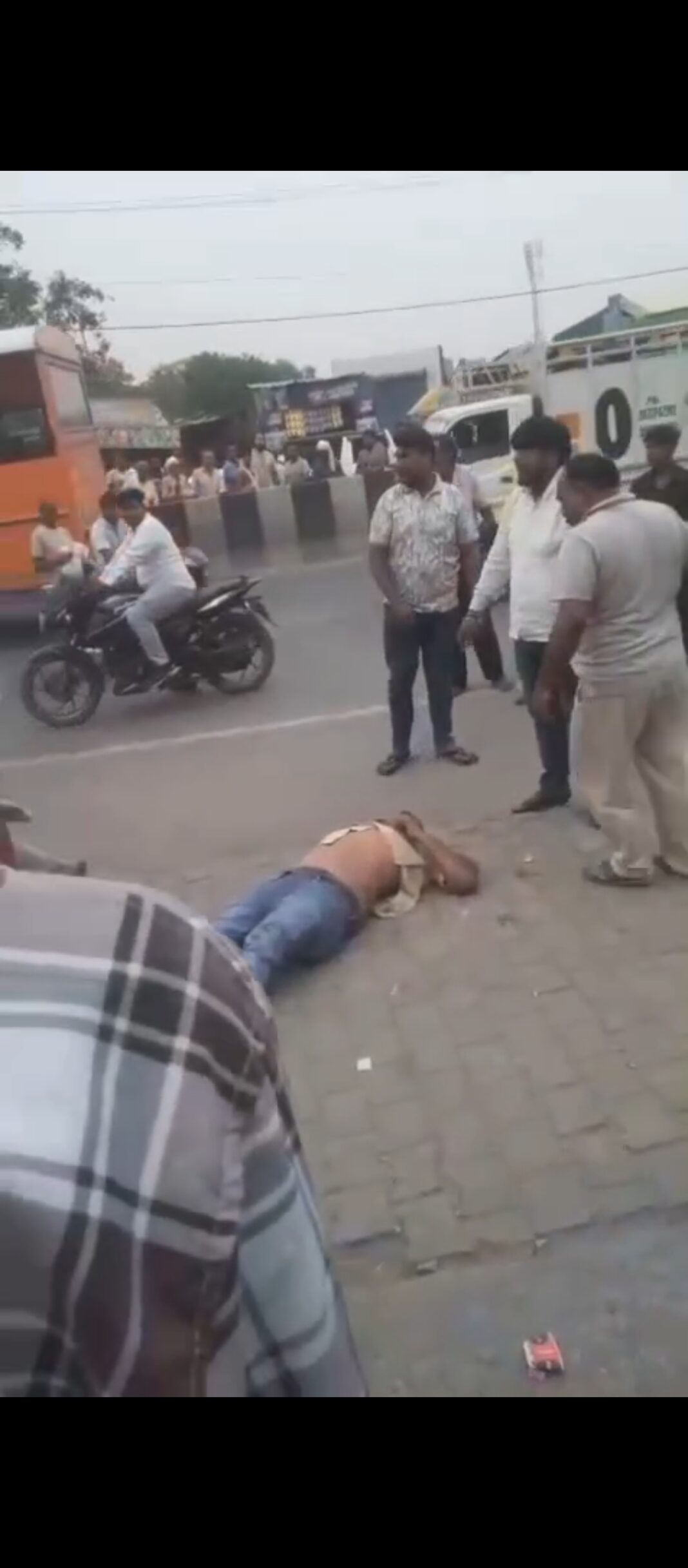 बागपत डबल मर्डर केस में बड़ा मोड़! मुख्य आरोपित वरुण की मौत, पुलिस ने एक आरोपी दबोचा बागपत डबल मर्डर केस में बड़ा मोड़! मुख्य आरोपित वरुण की मौत, पुलिस ने एक आरोपी दबोचा