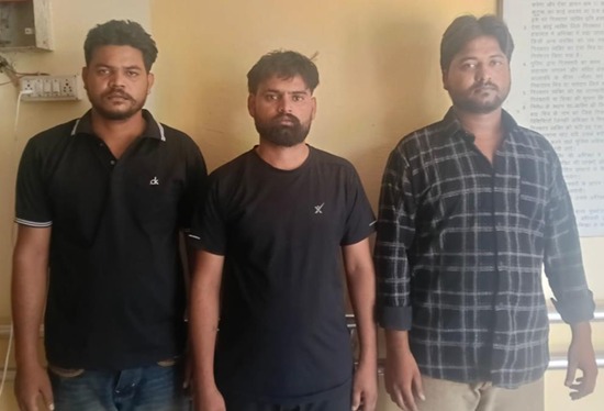 22 गोदाम फायरिंग कांड: पुलिस ने तीन मुख्य आरोपियों को किया गिरफ्तार 22 गोदाम फायरिंग कांड में 3 मुख्य आरोपी गिरफ्तार