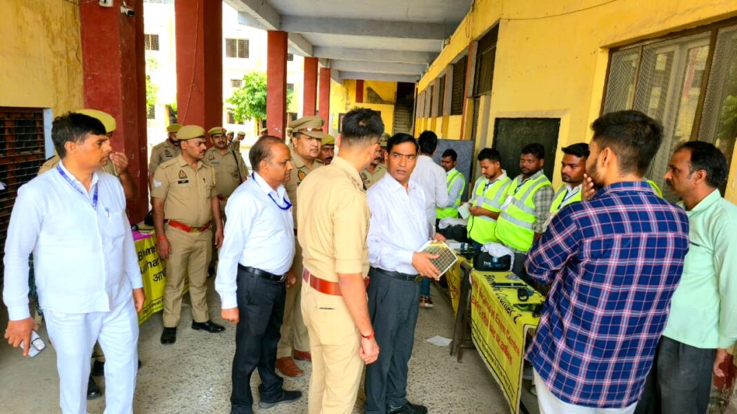 यूपी पुलिस भर्ती परीक्षा शुरू! पहले दिन लाखों अभ्यर्थियों ने दी परीक्षा, सुरक्षा के कड़े इंतजाम यूपी पुलिस भर्ती परीक्षा शुरू! पहले दिन लाखों अभ्यर्थियों ने दी परीक्षा, सुरक्षा के कड़े इंतजाम