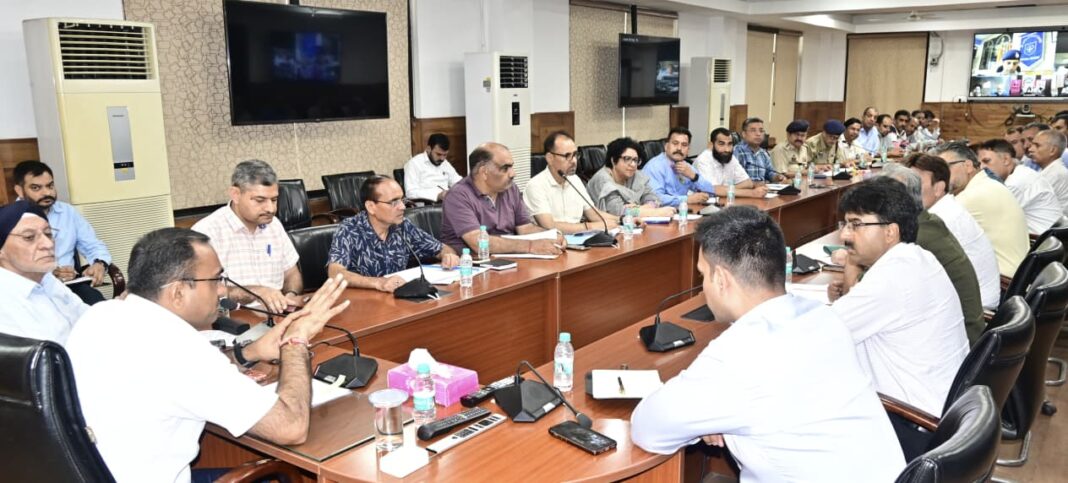 संभागीय आयुक्त ने की वार्षिक खीर भवानी मेला यात्रा की तैयारियों की विस्तृत समीक्षा