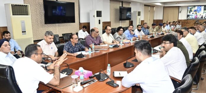 संभागीय आयुक्त ने की वार्षिक खीर भवानी मेला यात्रा की तैयारियों की विस्तृत समीक्षा संभागीय आयुक्त ने की वार्षिक खीर भवानी मेला यात्रा की तैयारियों की विस्तृत समीक्षा
