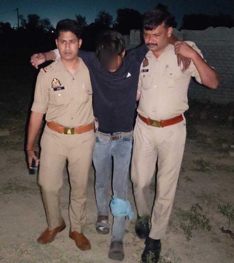 फिरोजाबाद में पुलिस मुठभेड़! दो शातिर मोबाइल चोर गिरफ्तार, एक के पैर में लगी गोली फिरोजाबाद में पुलिस मुठभेड़! दो शातिर मोबाइल चोर गिरफ्तार, एक के पैर में लगी गोली