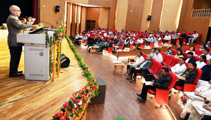हिमालयी आपदाओं के दीर्घकालिक समाधान पर दो दिवसीय कार्यशाला में उत्तराखंड प्रशासन अकादमी के महानिदेशक बीपी पांडे ने की महत्वप…