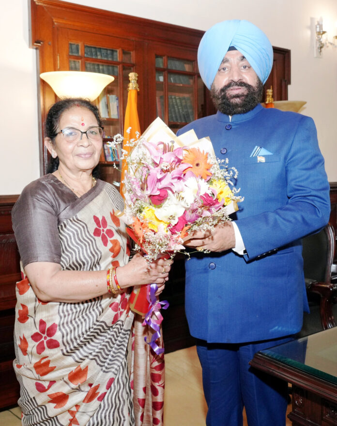 पालिकाध्यक्ष डॉ. सरस्वती खेतवाल ने राज्यपाल को पुष्पगुच्छ भेंट कर सम्मानित किया। पालिकाध्यक्ष डॉ. सरस्वती खेतवाल ने राज्यपाल को पुष्पगुच्छ भेंट कर सम्मानित किया।