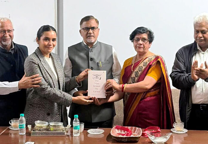 कुलपति ने किया अपराजिता की पुस्तक का लोकार्पण, मिली विद्वानों की सराहना कुलपति ने किया अपराजिता की पुस्तक का लोकार्पण, मिली विद्वानों की सराहना