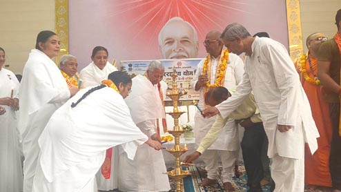 महत्वपूर्ण अतिथियों द्वारा भव्य उद्घाटन समारोह का आयोजन महत्वपूर्ण अतिथियों द्वारा भव्य उद्घाटन समारोह का आयोजन