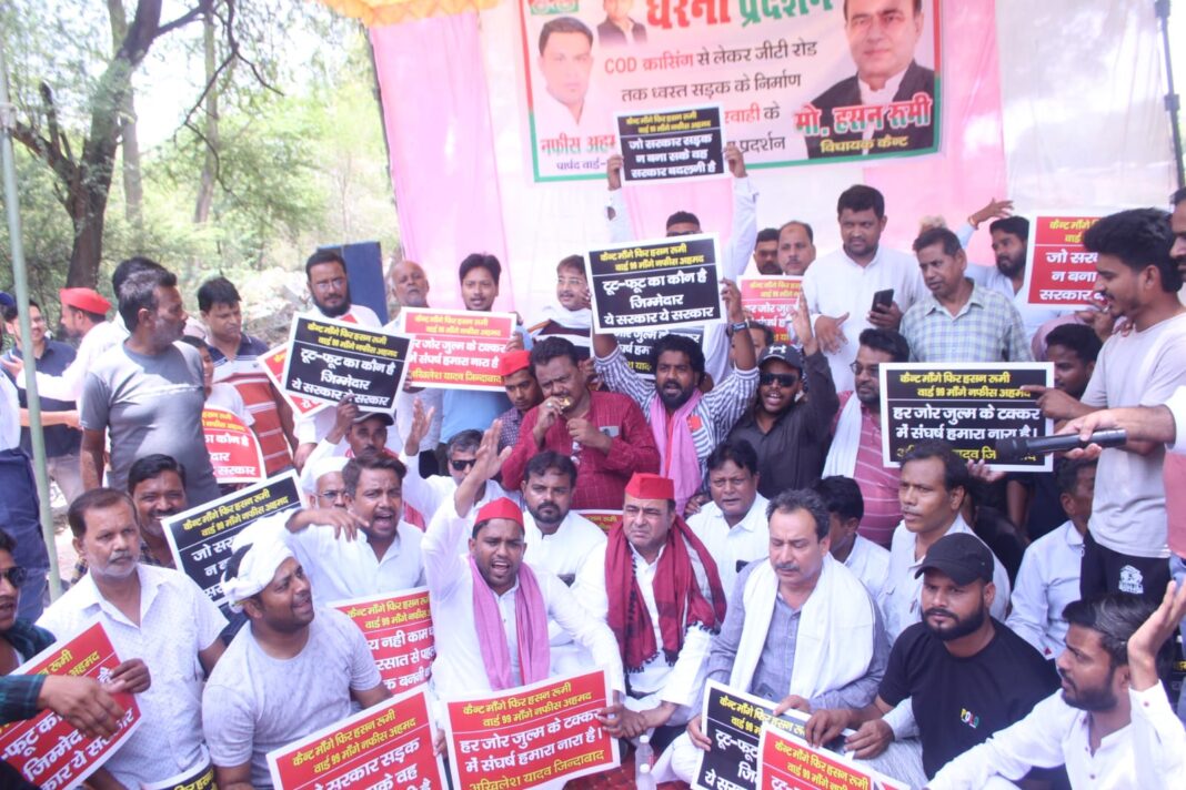 प्रदर्शन के दौरान लिया गया छायाचित्र प्रदर्शन के दौरान लिया गया छायाचित्र