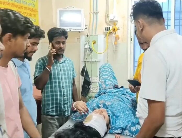 अररिया फोटो:अस्पताल में घायल महिला मरीज