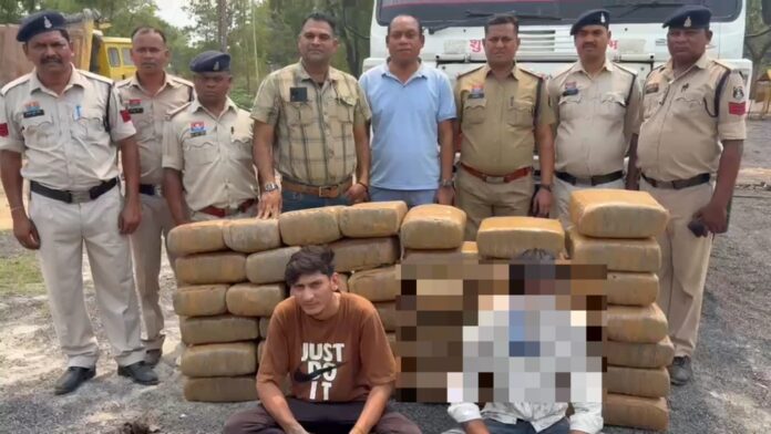 गिरफ्तार आरोपी और जब्त किया गया सामान