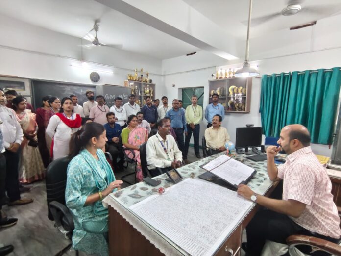 शिक्षकों के साथ महत्वपूर्ण बैठक