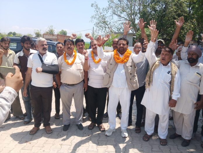 किसान इंडो-यूएस ट्रेड डील के विरोध में प्रदर्शन करते हुए