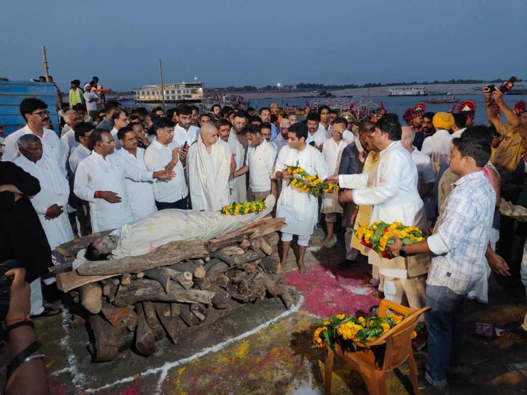 प्रसिद्ध निशानेबाज जसपाल राणा का अंतिम संस्कार मणिकर्णिका घाट पर संपन्न प्रसिद्ध निशानेबाज जसपाल राणा का अंतिम संस्कार मणिकर्णिका घाट पर संपन्न