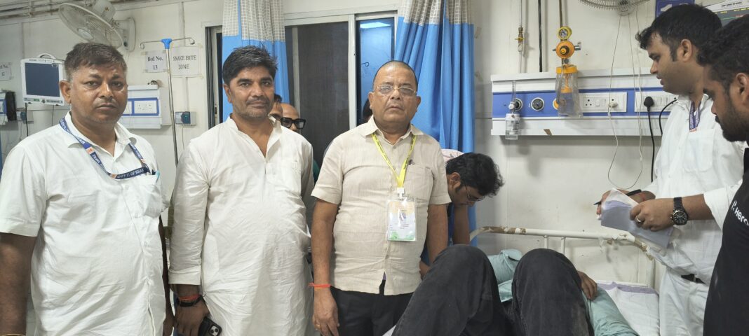 सिविल सर्जन की मानवता : घायलों की सेवा में जुटे चिकित्सक सिविल सर्जन की मानवता : घायलों की सेवा में जुटे चिकित्सक