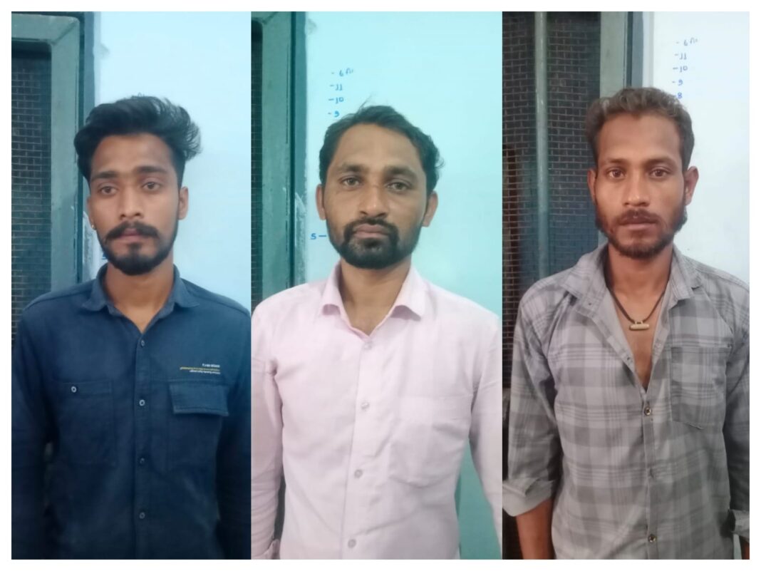 तीनों आरोपी पुलिस की गिरफ्त में । पुलिस गिरफ्त में तीन आरोपी