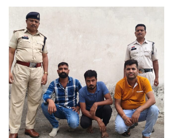 पुलिस के शिकंजे में फंसे आरोपी पुलिस के शिकंजे में फंसे आरोपी