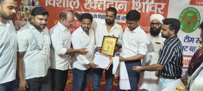 जिलाधिकारी को सम्मानित किया गया