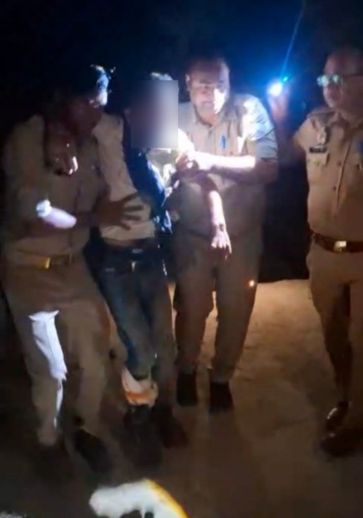 लखनऊ में युवतियों से छेड़छाड़ करने वाला ऑटो चालक मुठभेड़ में गिरफ्तार, पुलिस ने खोला बड़ा राज लखनऊ में युवतियों से छेड़छाड़ करने वाला ऑटो चालक मुठभेड़ में गिरफ्तार, पुलिस ने खोला बड़ा राज