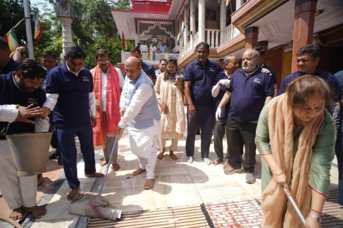 विजेंद्र गुप्ता चांदनी चौक मंदिर में स्वच्छता