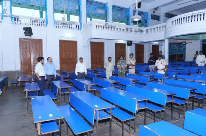 नीट-यूजी परीक्षा: उपायुक्त और एसपी ने तैयारियों का लिया जायजा नीट-यूजी परीक्षा: उपायुक्त और एसपी ने तैयारियों का लिया जायजा