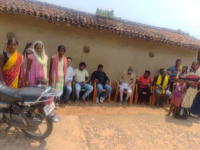 ग्रामीणों के साथ अधिकारियों की मुलाकात: समस्याओं का समाधान और विकास की योजनाएं
