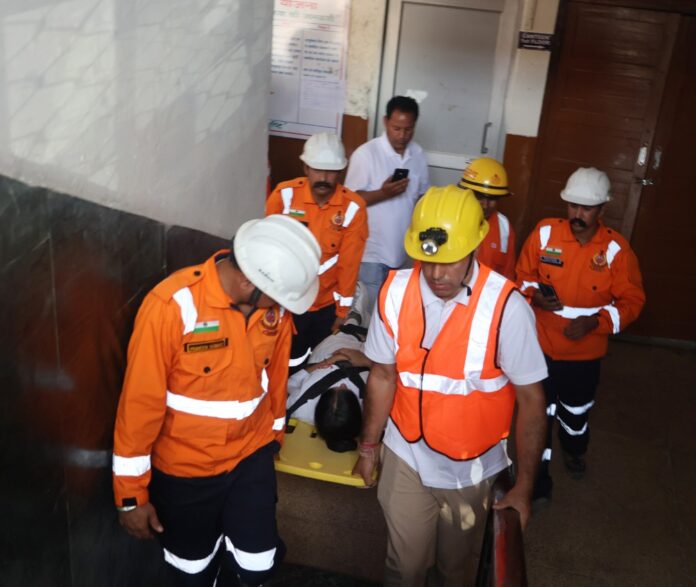 मेगा मॉक एक्सरसाइज: आपदा प्रबंधन की तैयारी में जुटे बचाव कर्मी मेगा मॉक एक्सरसाइज: आपदा प्रबंधन की तैयारी में जुटे बचाव कर्मी