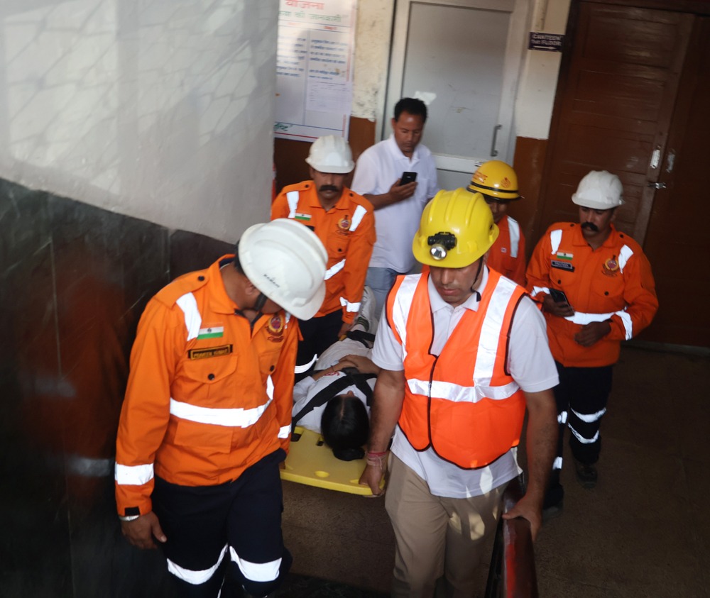 मेगा मॉक एक्सरसाइज: आपदा प्रबंधन की तैयारी में जुटे बचाव कर्मी मेगा मॉक एक्सरसाइज: आपदा प्रबंधन की तैयारी में जुटे बचाव कर्मी