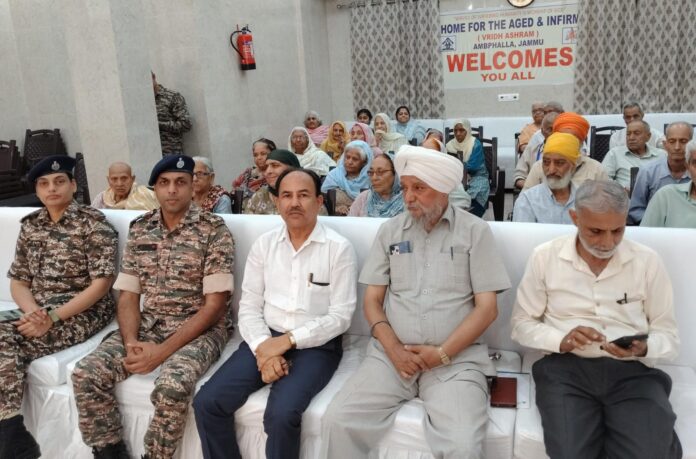 सीआरपीएफ की 76वीं बटालियन द्वारा अम्फल्ला वृद्ध आश्रम में सांस्कृतिक संध्या