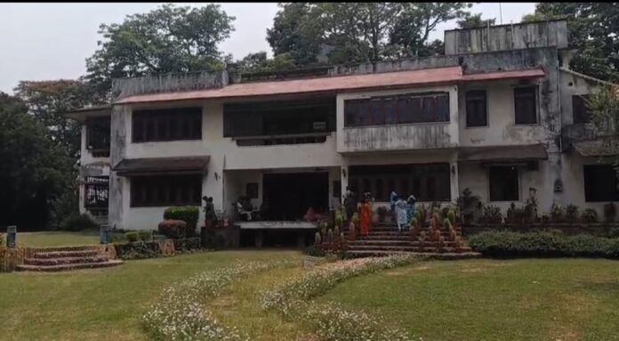 इसी बँगले में हुई गार्ड की संदिग्ध परिस्थितियों में मौत इसी बँगले में हुई गार्ड की संदिग्ध परिस्थितियों में मौत
