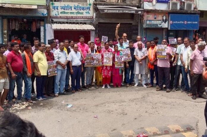 भाजपा नेताओं का धरना प्रदर्शन: राजनीतिक मुद्दों पर विरोध का नया दौर भाजपा नेताओं का धरना प्रदर्शन: राजनीतिक मुद्दों पर विरोध का नया दौर