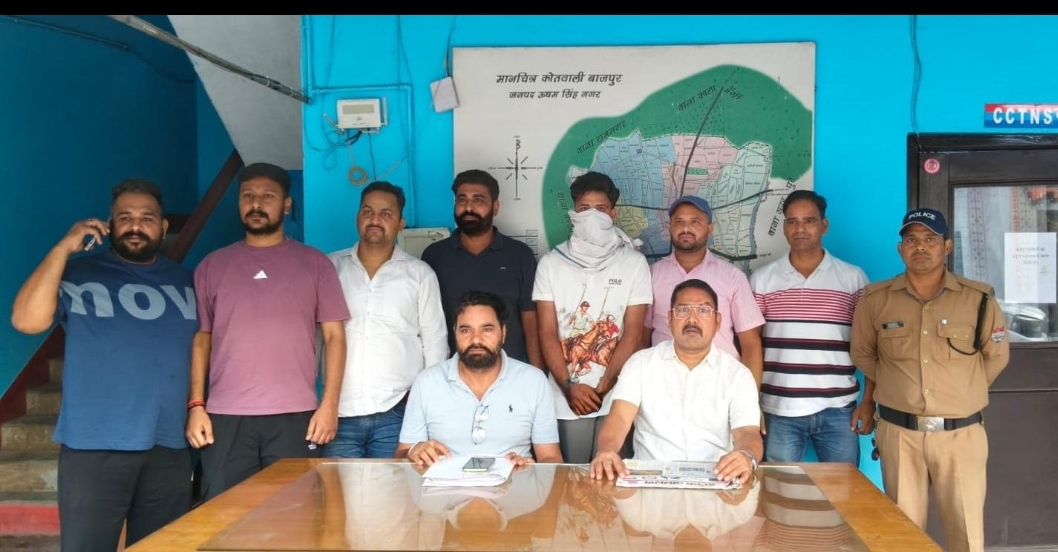 पुलिस ने आरोपी को गिरफ्तार किया